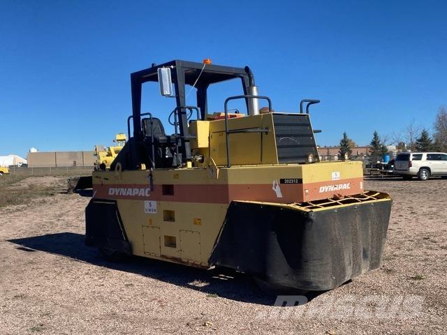 Dynapac CP221 タイヤローラ
