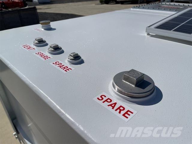  EXEQ 燃料タンクと添加剤用タンク