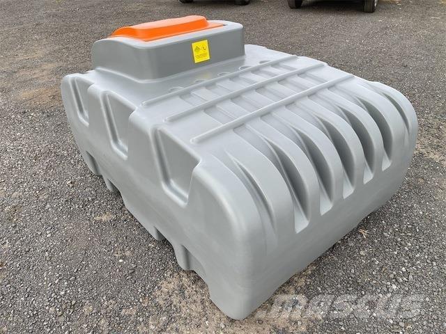  EXEQ DD1000 燃料タンクと添加剤用タンク