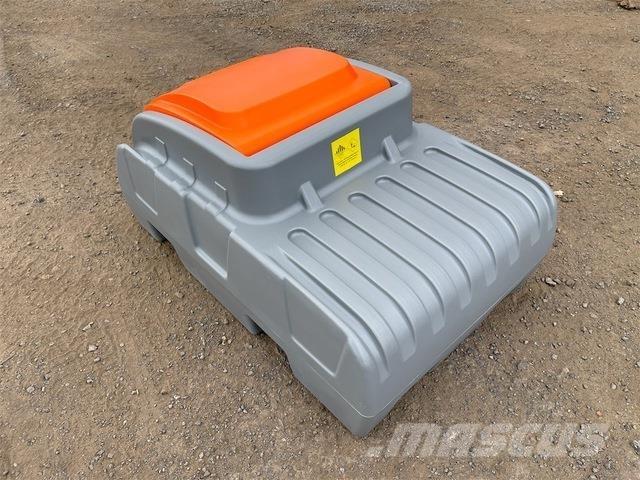  EXEQ DD200 燃料タンクと添加剤用タンク