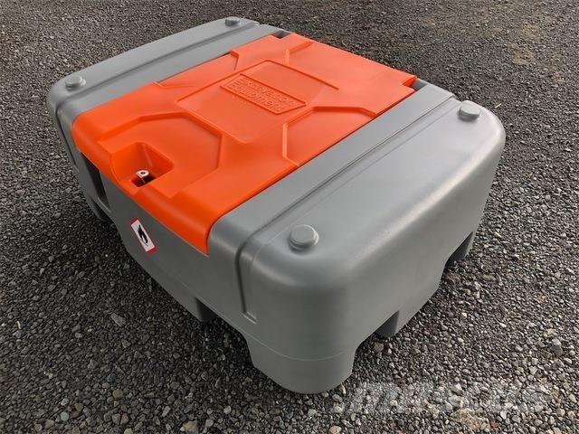  EXEQ DD210 燃料タンクと添加剤用タンク