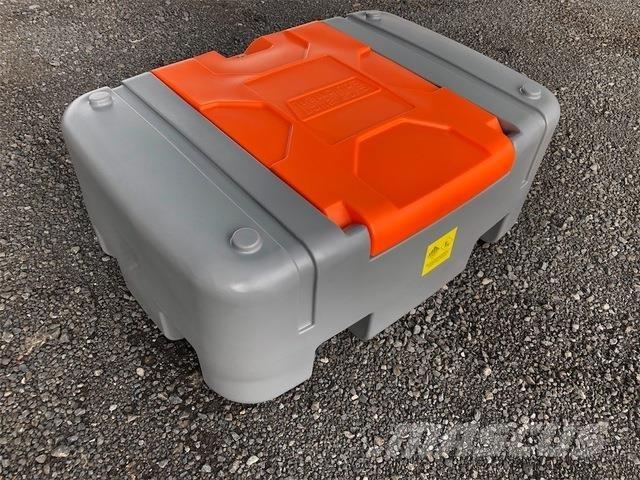  EXEQ DD210 燃料タンクと添加剤用タンク