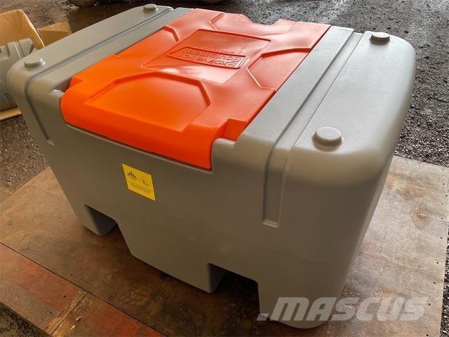  EXEQ DD400 燃料タンクと添加剤用タンク