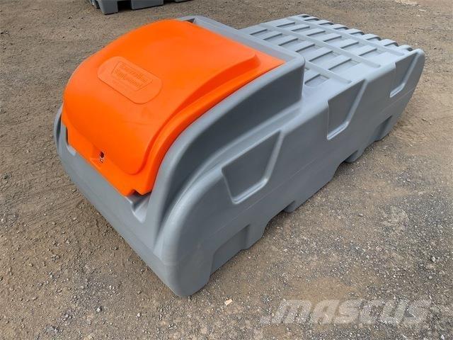  EXEQ DD500 燃料タンクと添加剤用タンク