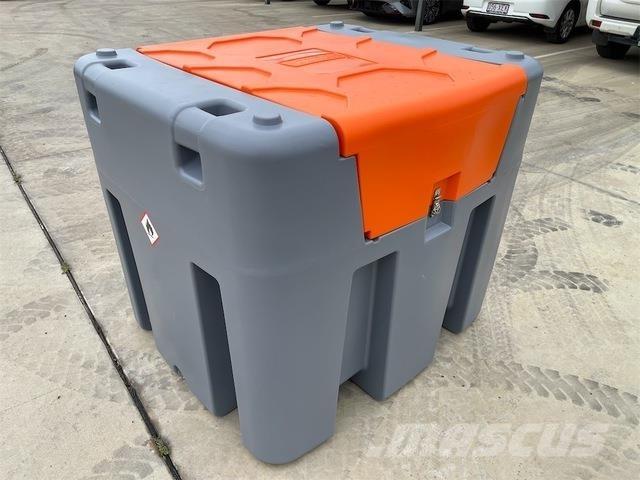  EXEQ DD980 燃料タンクと添加剤用タンク