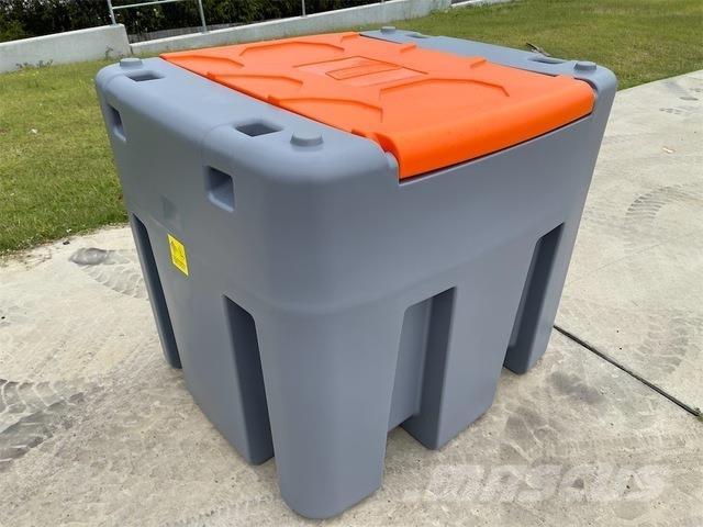  EXEQ DD980 燃料タンクと添加剤用タンク