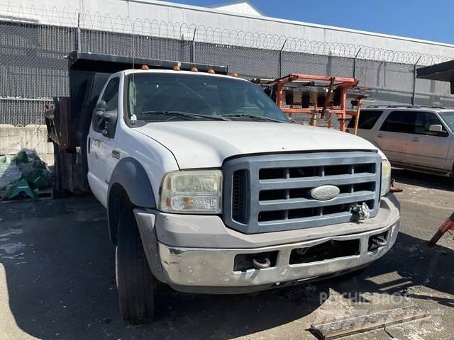 Ford 550 ダンプ