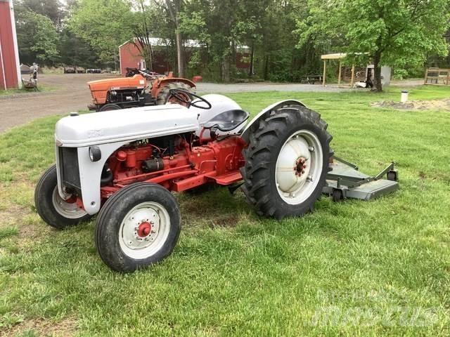 Ford 8N トラクター