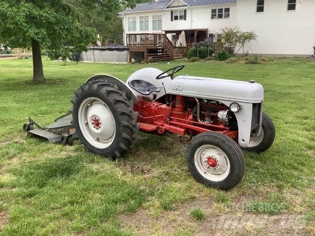 Ford 8N トラクター