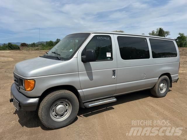 Ford E-150 自動車