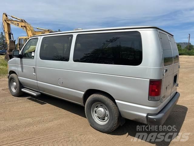 Ford E-150 自動車