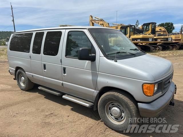 Ford E-150 自動車