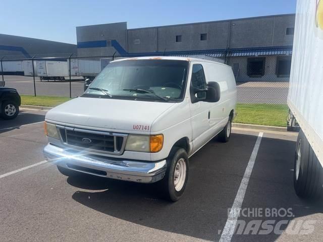 Ford E-150 パネルバン