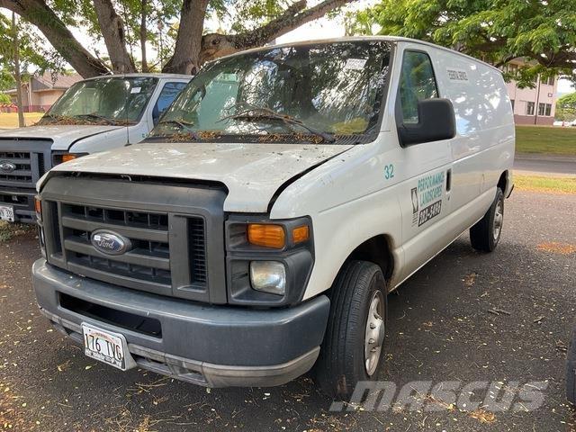 Ford E-150 パネルバン