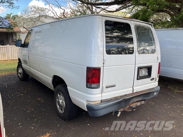 Ford E-150 パネルバン