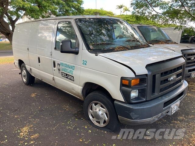 Ford E-150 パネルバン