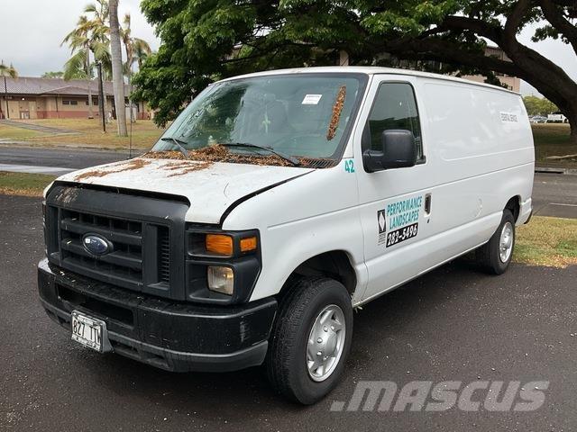 Ford E-150 パネルバン