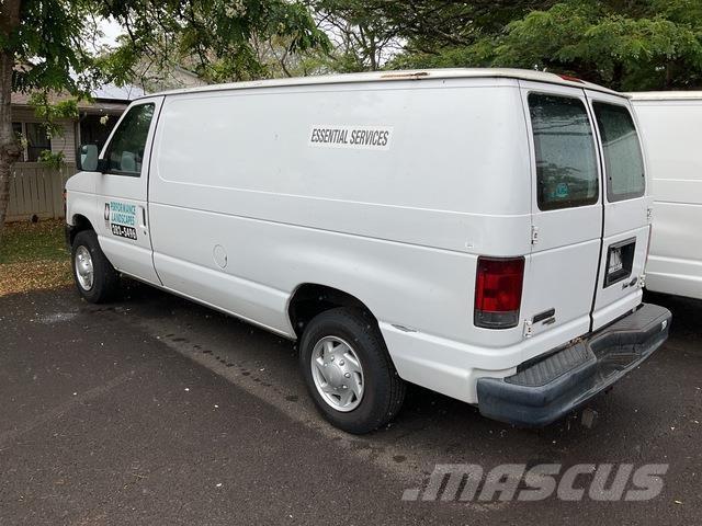 Ford E-150 パネルバン