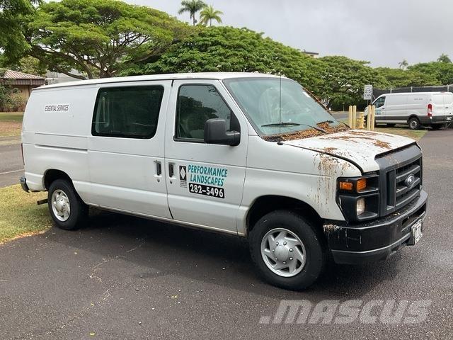 Ford E-150 パネルバン