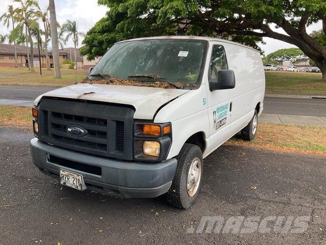 Ford E-150 パネルバン