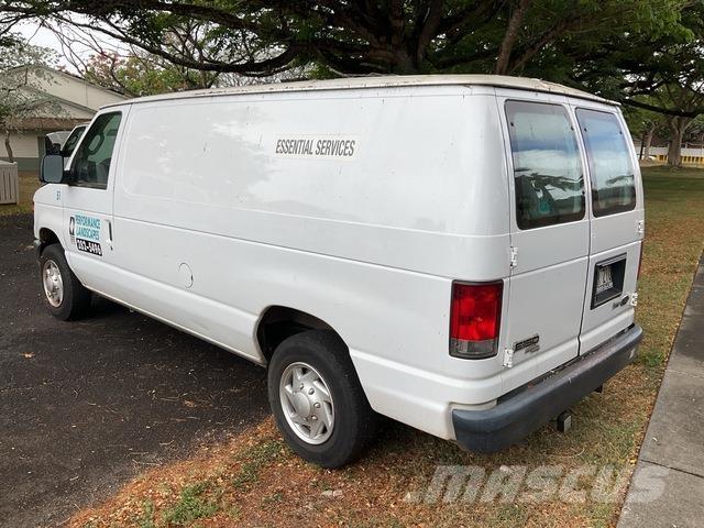 Ford E-150 パネルバン