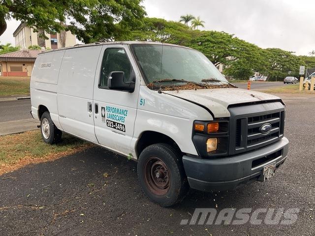 Ford E-150 パネルバン