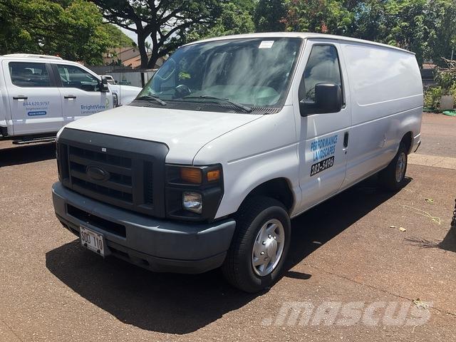 Ford E-150 パネルバン