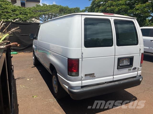 Ford E-150 パネルバン