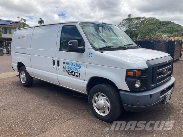 Ford E-150 パネルバン
