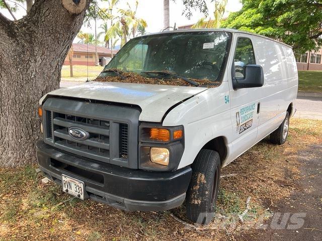 Ford E-150 パネルバン