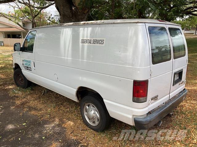 Ford E-150 パネルバン
