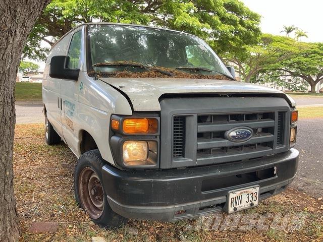Ford E-150 パネルバン