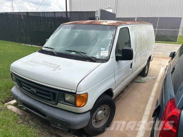 Ford E-150 パネルバン