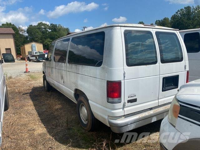 Ford E-150 自動車
