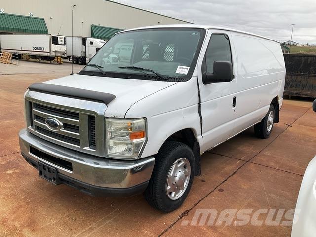 Ford E-150 パネルバン