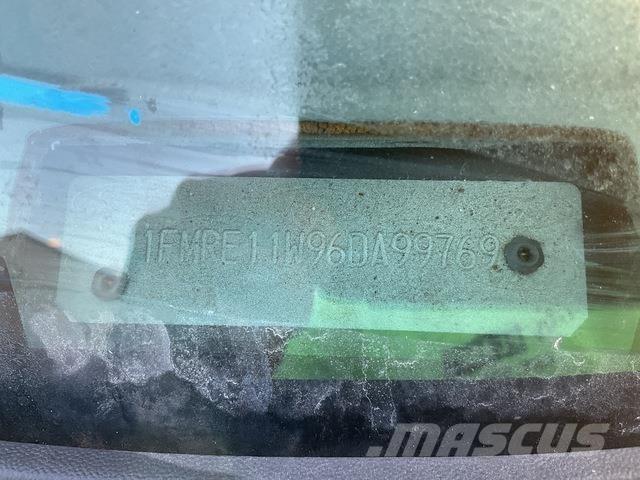 Ford E-150 XL 自動車