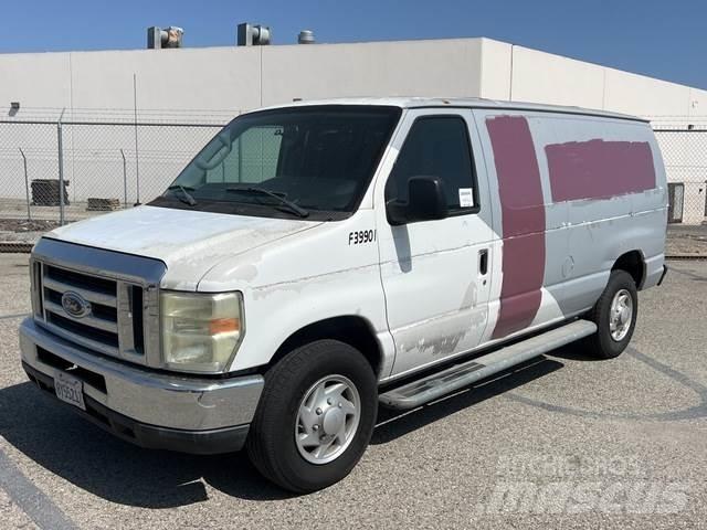 Ford E-250 パネルバン