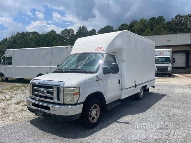 Ford E-250 パネルバン
