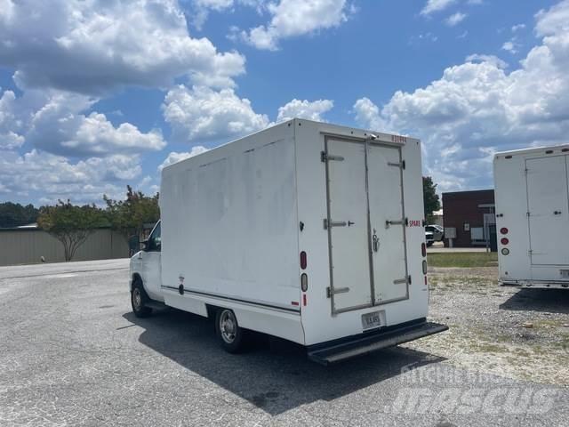 Ford E-250 パネルバン