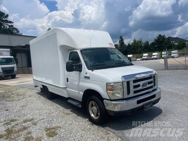 Ford E-250 パネルバン