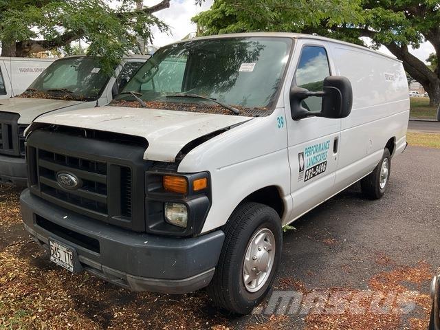 Ford E-250 パネルバン