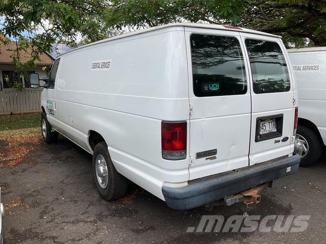 Ford E-250 パネルバン