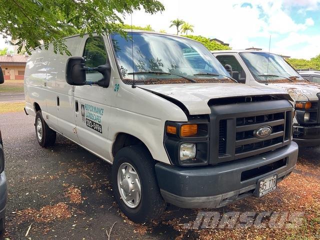 Ford E-250 パネルバン