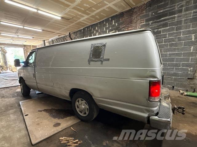 Ford E-250 パネルバン