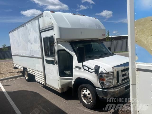 Ford E-350 ボックストラック