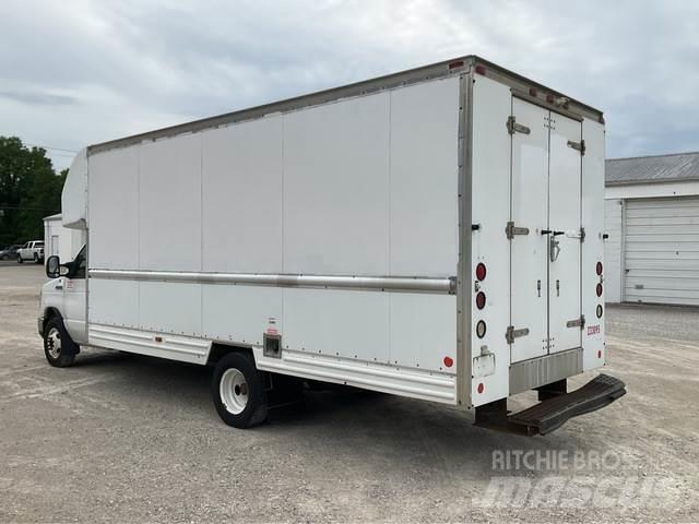 Ford E-350 ボックストラック