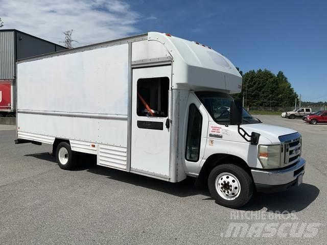 Ford E-350 ボックストラック