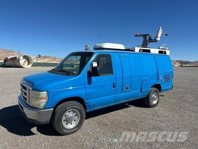 Ford E-350 パネルバン
