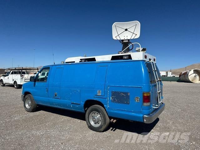 Ford E-350 パネルバン
