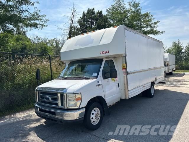 Ford E-350 パネルバン